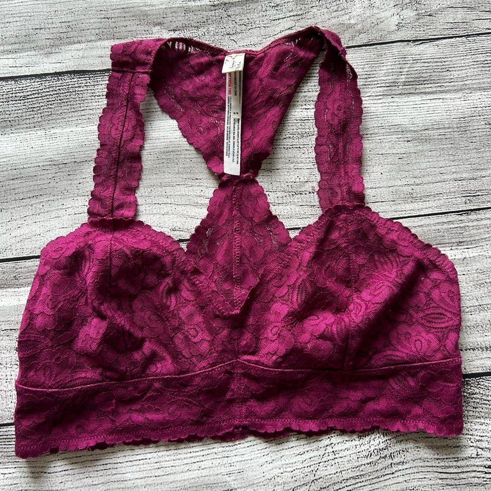 Intimately Free People fuchsia lace bralette size medium